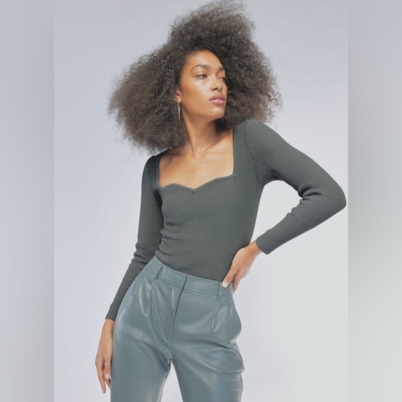 Aritzia Tops - Aritzia Babaton Sculpt Knit Sweetheart Longsleeve